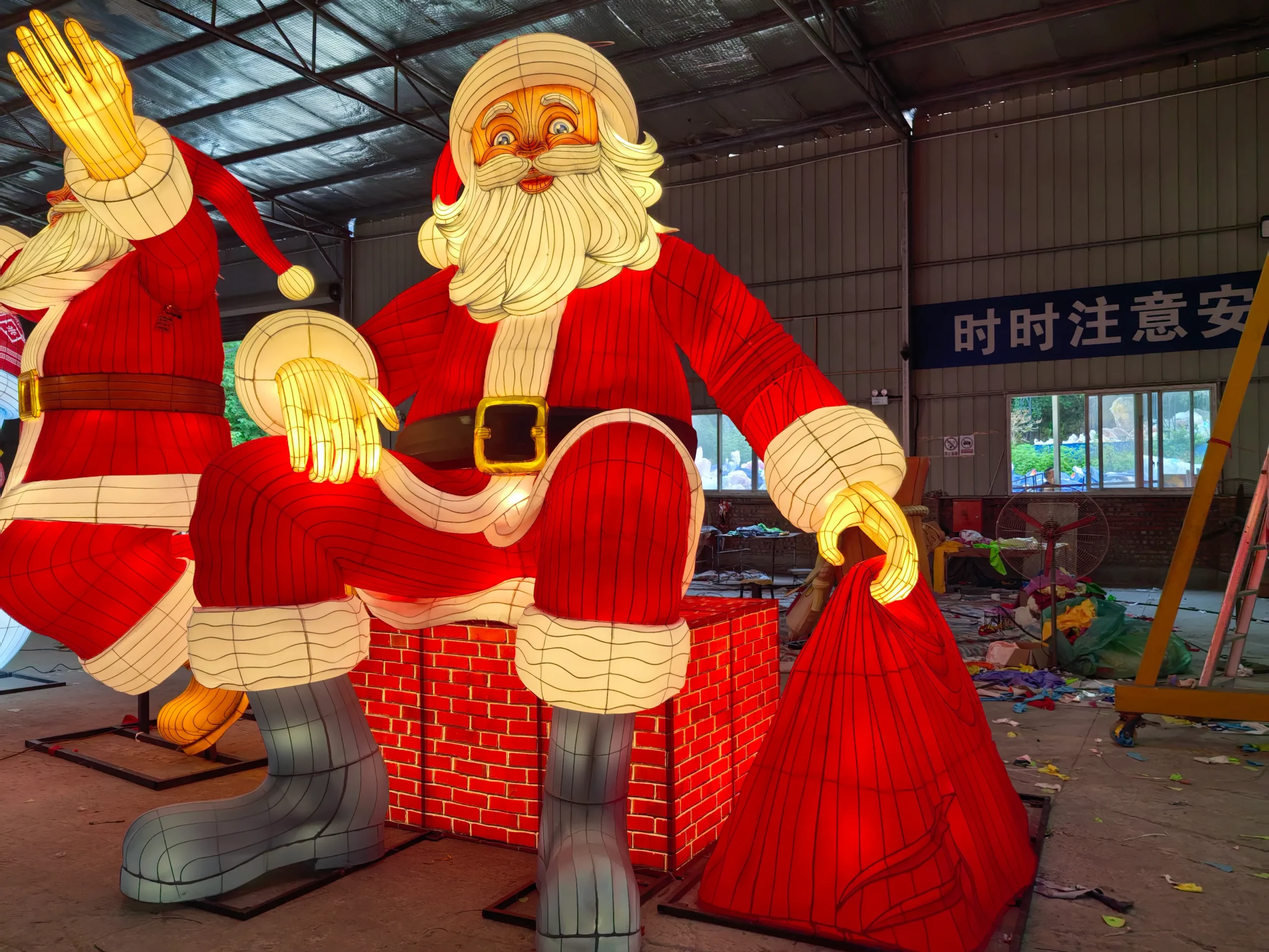 commercial christmas decorations for malls and plazas