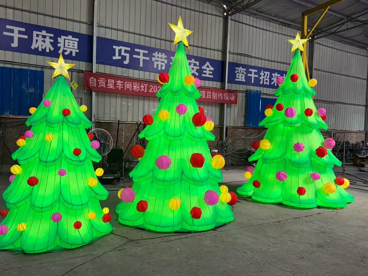 Commercial holiday lighting for mall atrium and shopping center display
