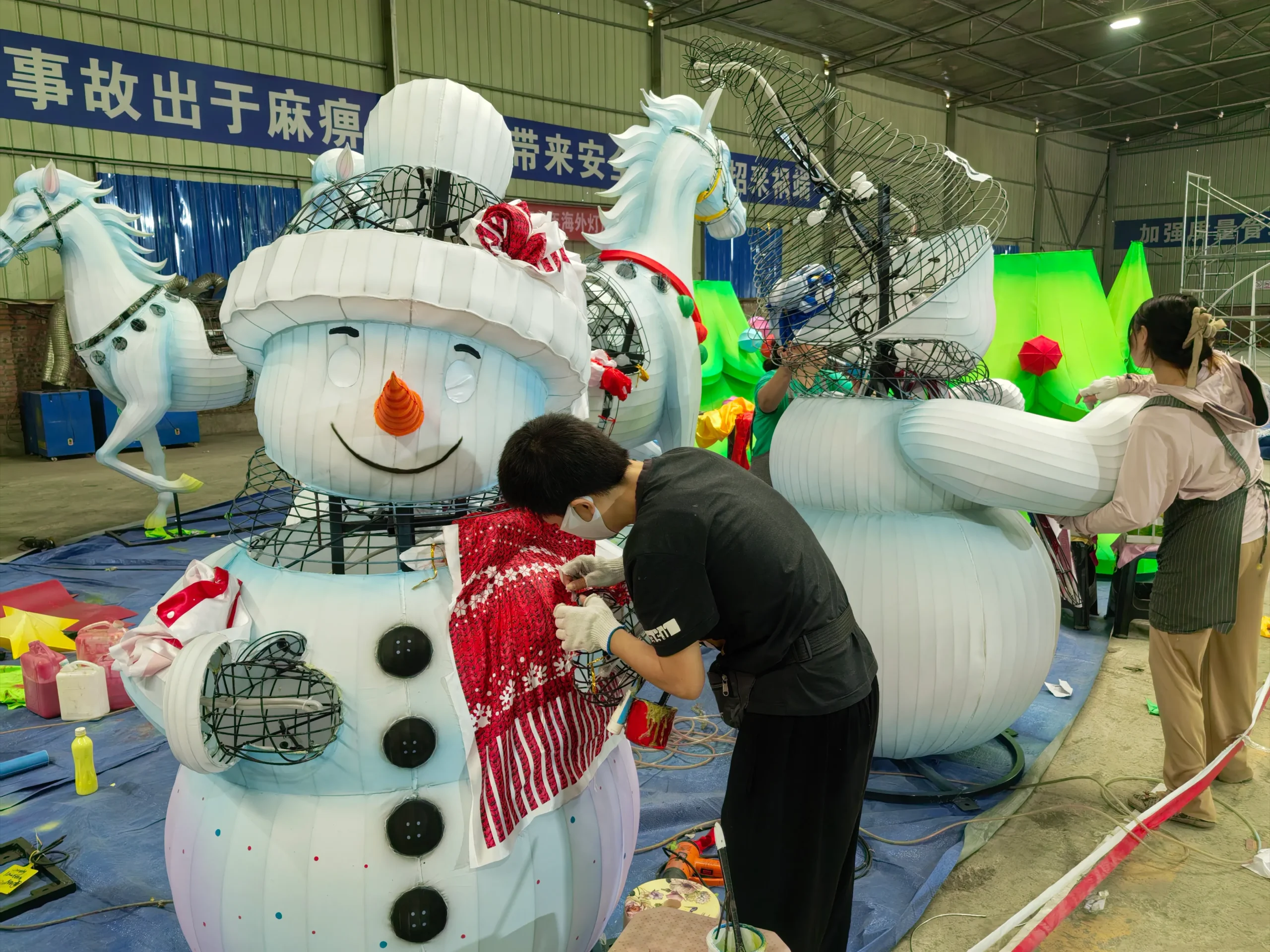 cartoon snowman lanterns