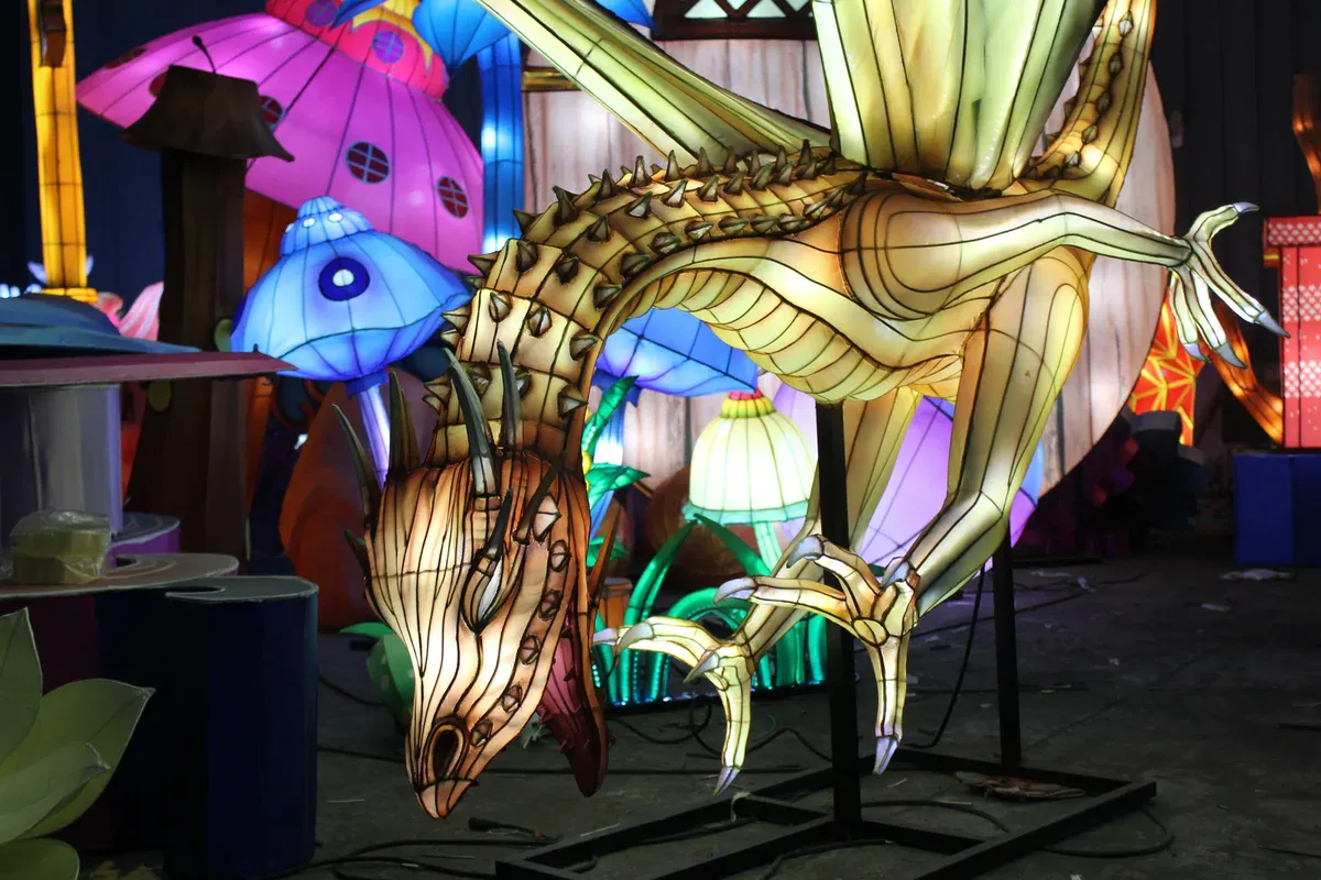 story driven dragon display with movement and lighting