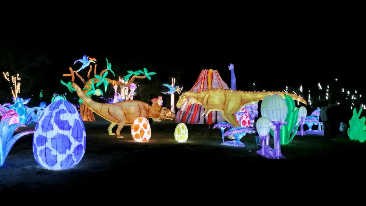 dinosaur lantern manufacturer night trail producing custom dinosaur displays for theme parks and festivals