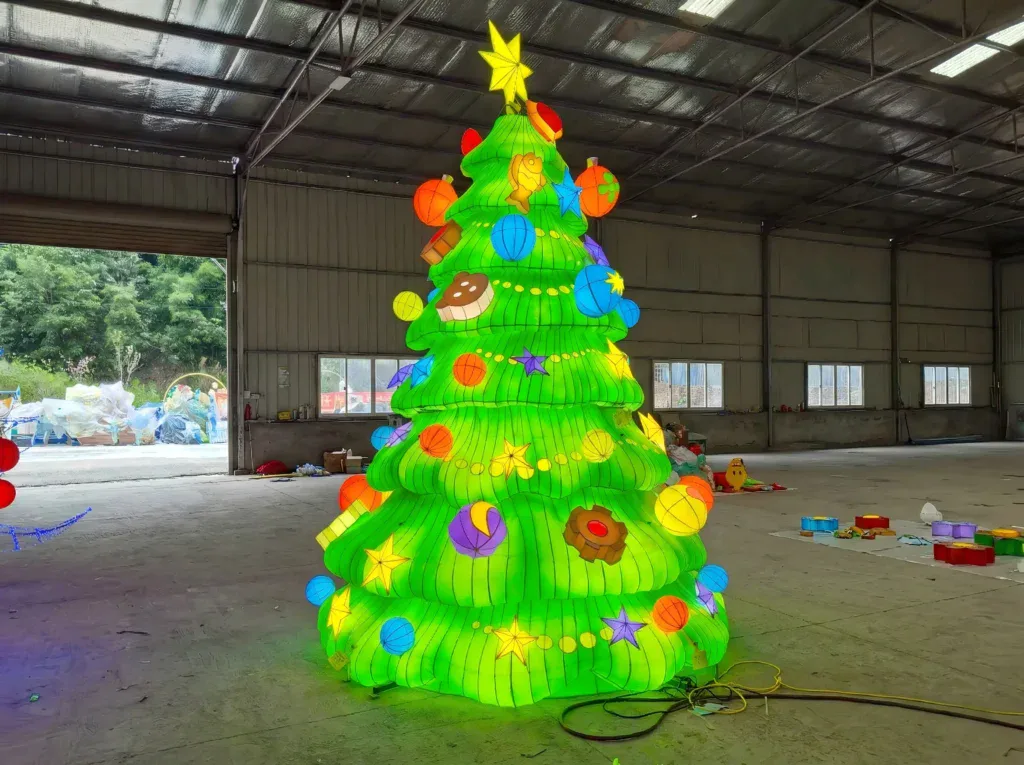 Árbol de Navidad luminoso para un espacio comercial
