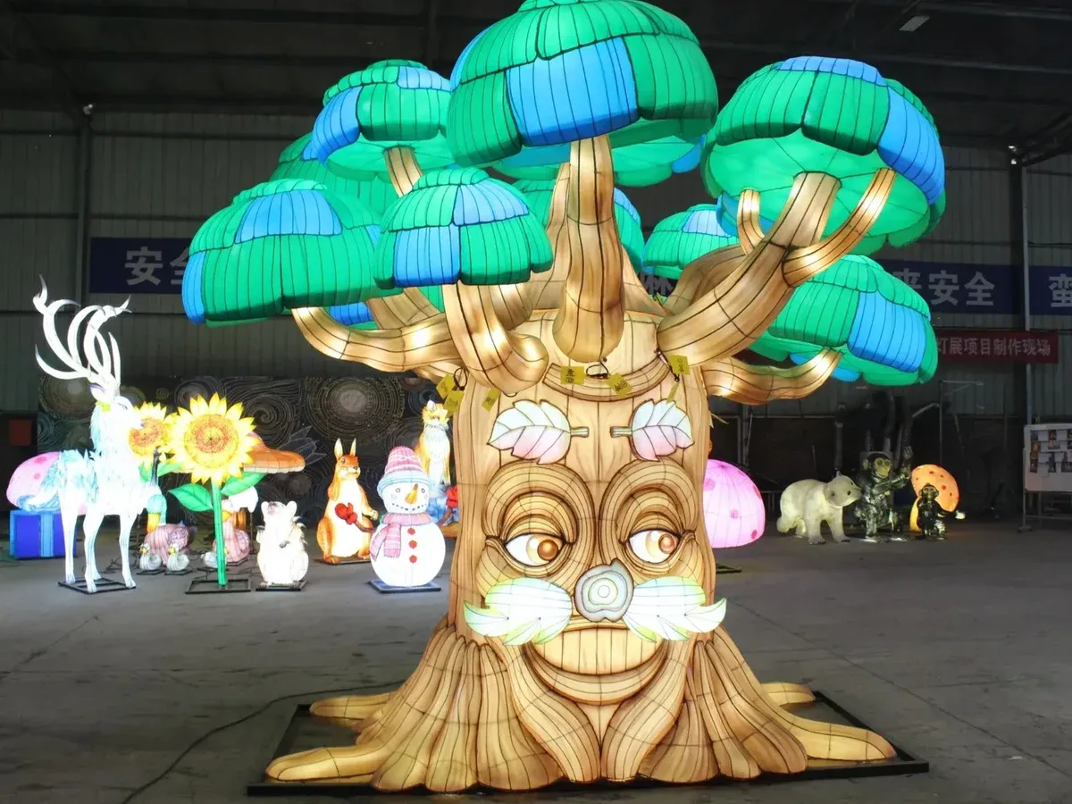 Talking tree themed commercial holiday lighting display